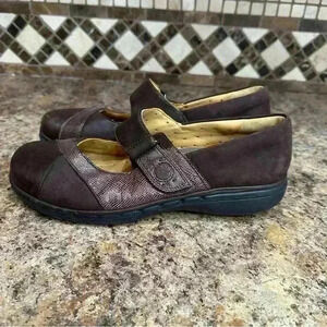 CLARKS ARTISAN Brown Leather Mary Janes Flats Shoes Size 7.5 Workwear Classics